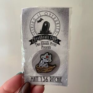 BNWT skeleton pirate pin